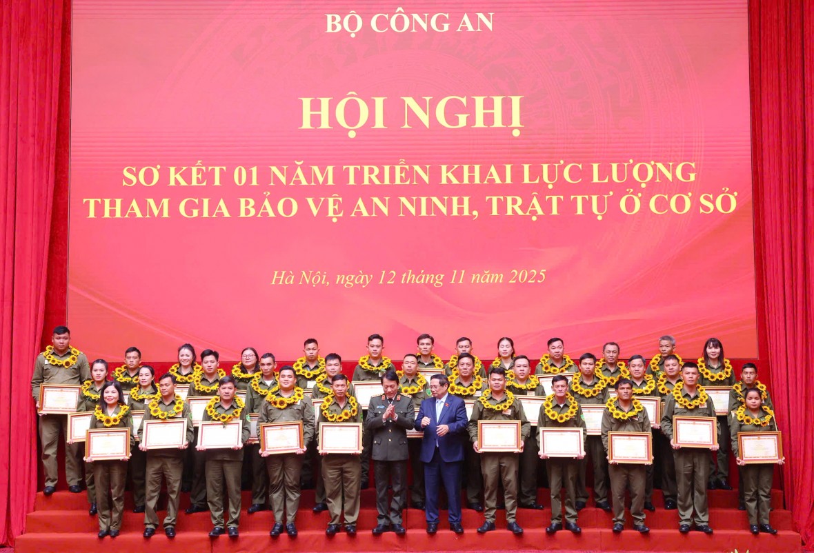 Ông Lê Chí Linh gương điển hình trong lực lượng bảo vệ ANTT cơ sở Ông Lê Chí Linh gương điển hình trong lực lượng bảo vệ ANTT cơ sở