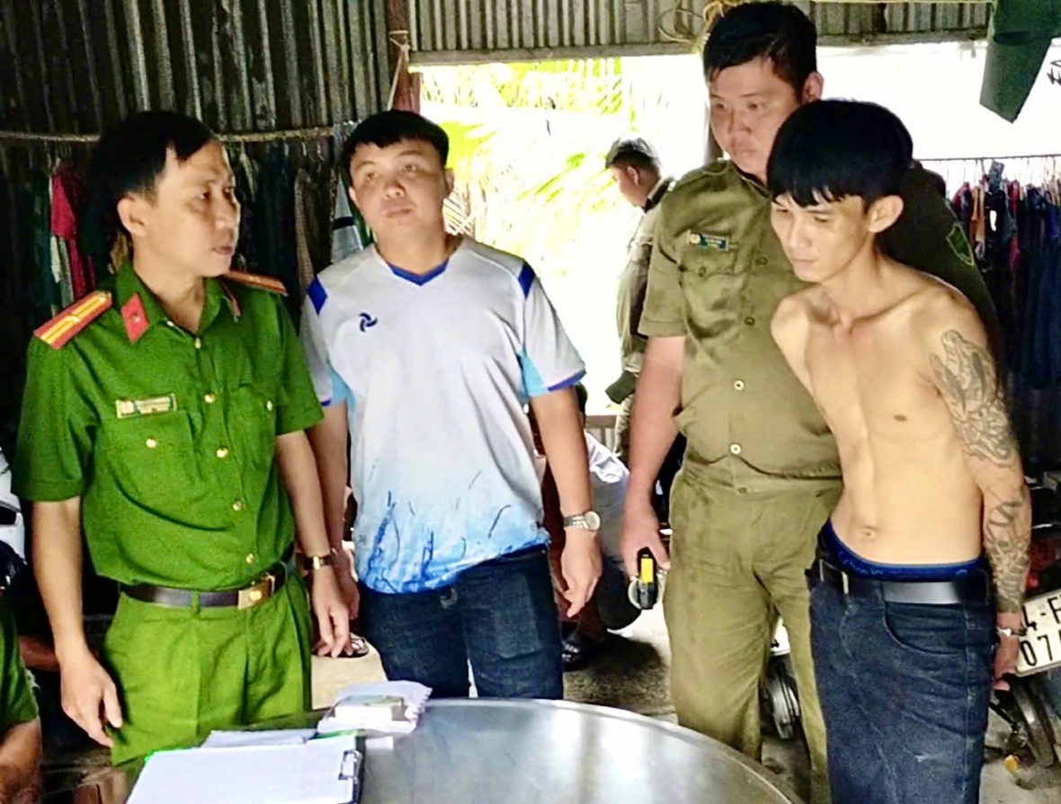 Ông Lê Chí Linh gương điển hình trong lực lượng bảo vệ ANTT cơ sở Ông Lê Chí Linh gương điển hình trong lực lượng bảo vệ ANTT cơ sở