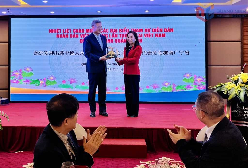 Quảng Ninh tăng cường hợp tác với đoàn học giả Trung Quốc