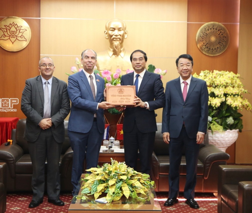 Thái Nguyên tiếp và làm việc với Đại sứ Cuba