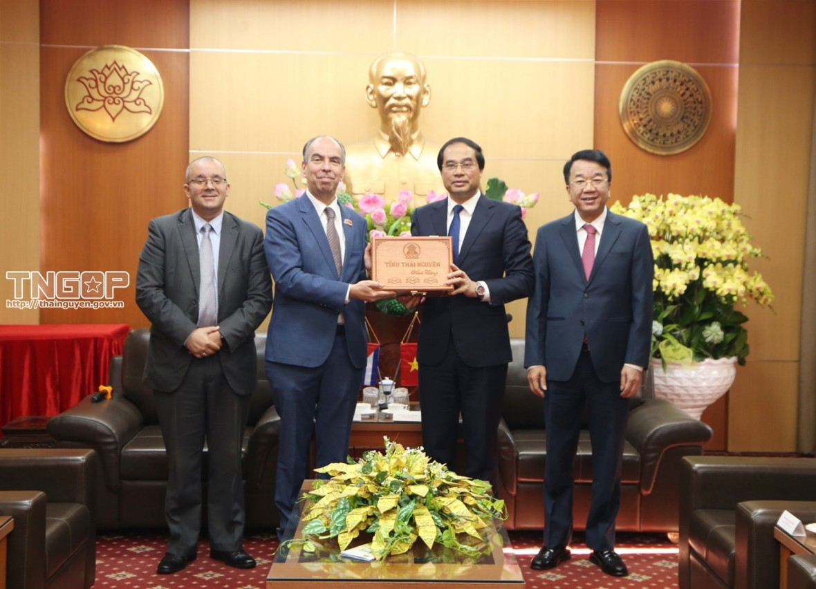 Thái Nguyên tiếp và làm việc với Đại sứ Cuba