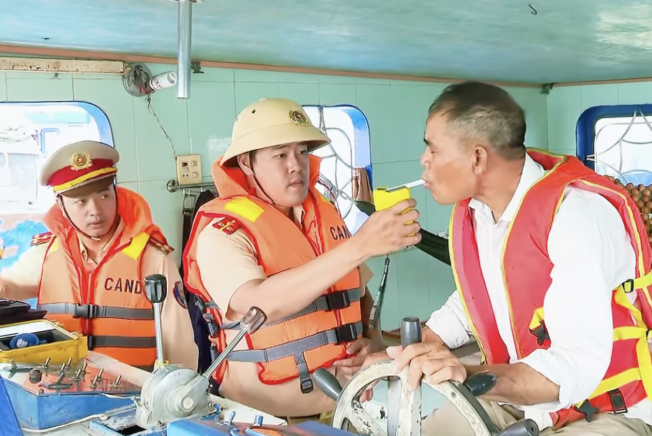 Với phương châm “không có vùng cấm, không có ngoại lệ”, Phòng CSGT Đồng Nai triển khai lực lượng thường xuyên trên những tuyến sông trên địa bàn.