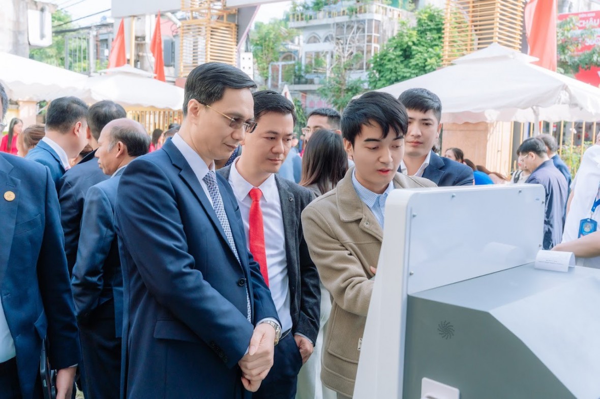 Quảng Ninh: Phường Mông Dương tiên phong đưa trí tuệ nhân tạo vào giải quyết thủ tục hành chính