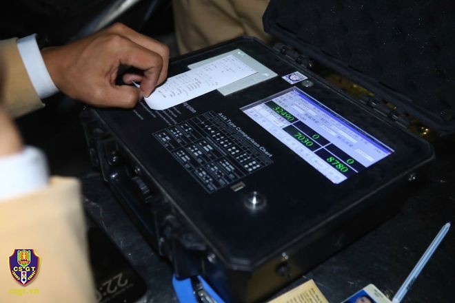 Cân kiểm tra tải trọng phương tiện. (Ảnh: Cục Cảnh sát giao thông)