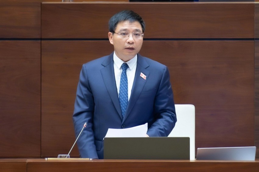 Bộ trưởng Bộ Tài Chính Nguyễn Văn Thắng giải trình tại Hội trường