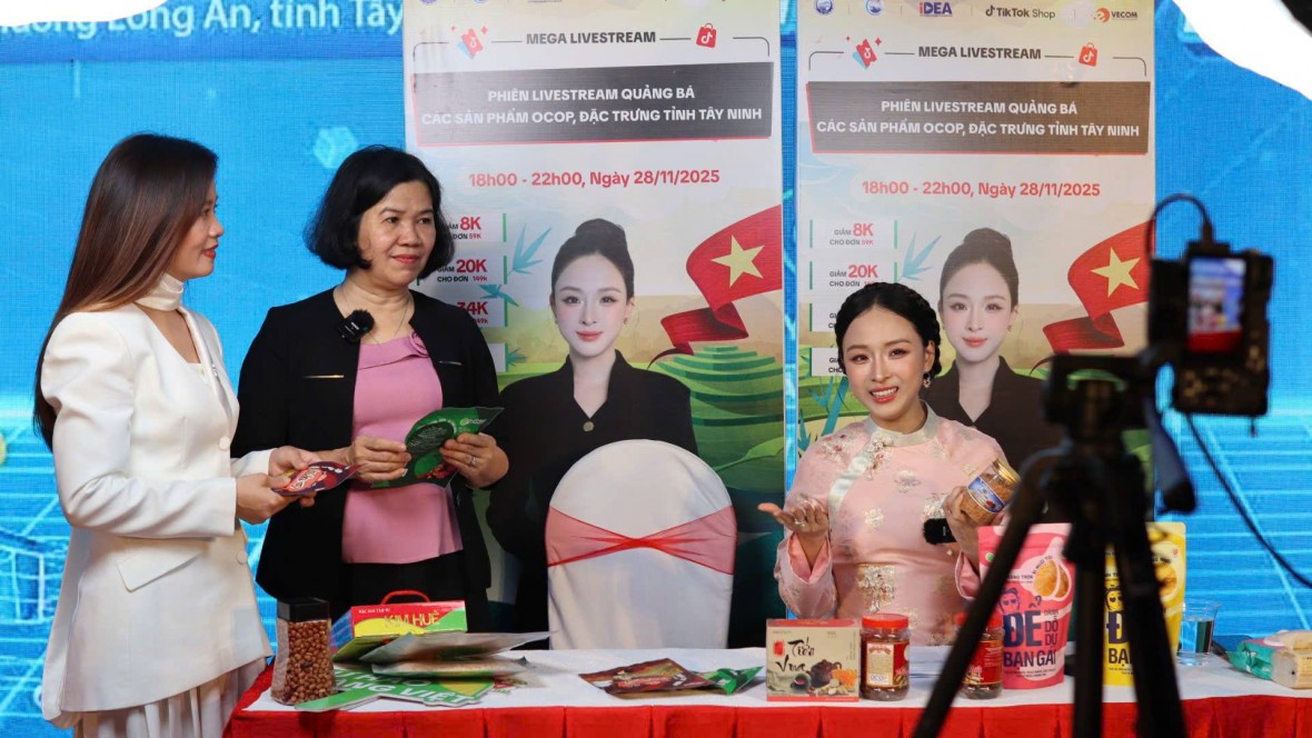 Tây Ninh: Khai mạc Phiên chợ thanh toán không dùng tiền mặt