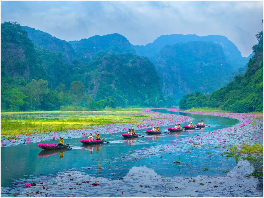 Du lịch Ninh Bình ước đón 902.607 lượt khách trong tháng 11 năm 2025