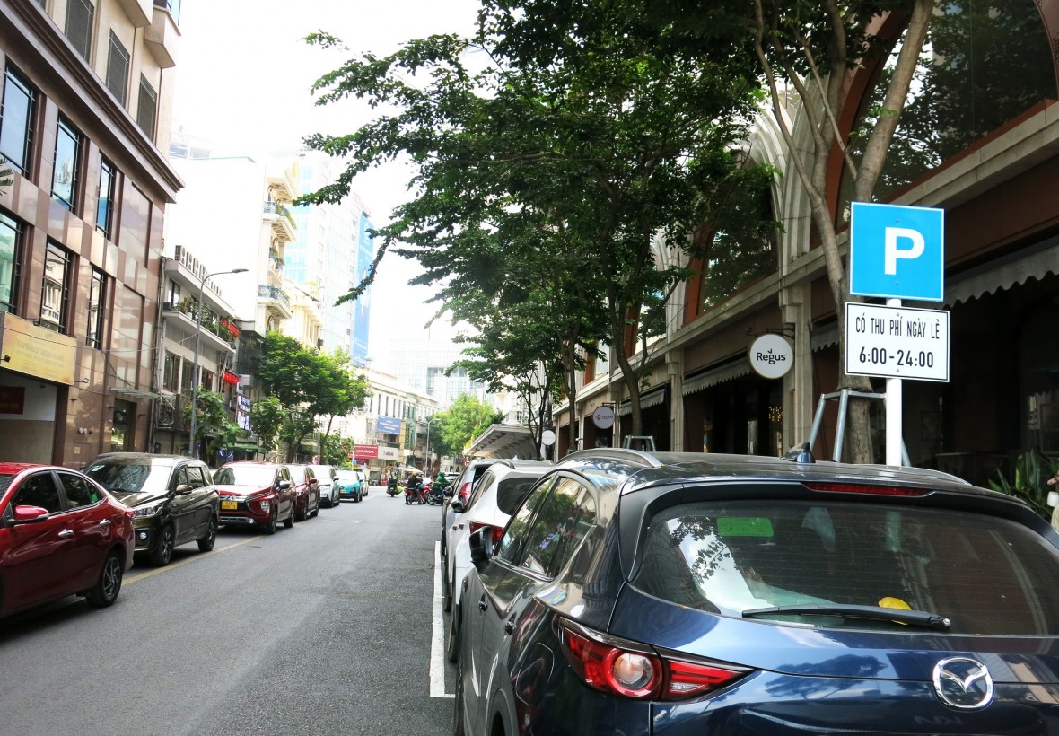 Một phần lòng đường ở khu vực trung tâm TP.Hồ Chí Minh đậu xe có thu phí ngày lẻ. Ảnh: UBND TP HCM