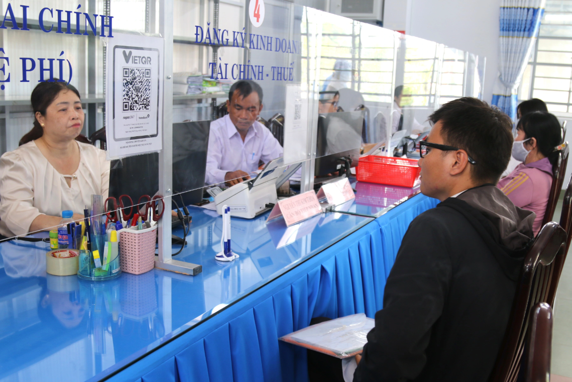 Khi thực hiện mô hình chính quyền địa phương 2 cấp, cán bộ cấp xã chịu áp lực rất lớn