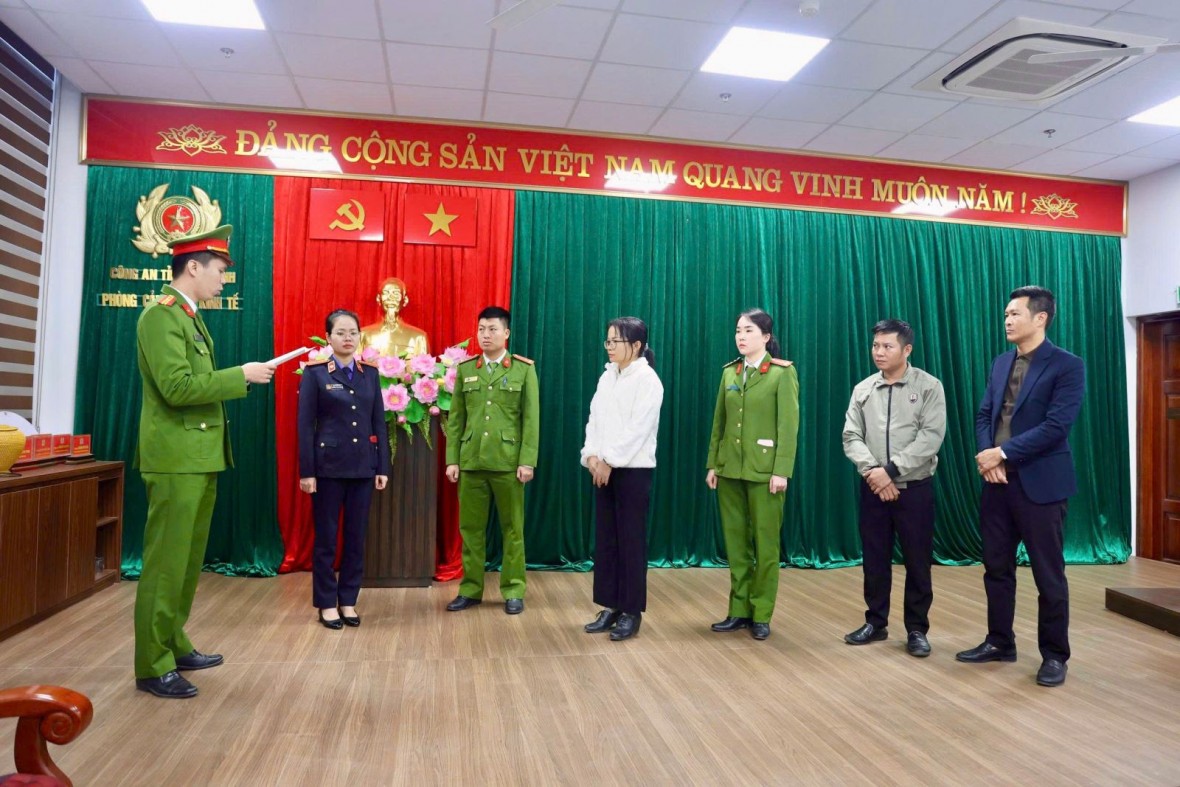 Khởi tố 02 cán bộ thuộc Cơ quan Thuế về tội “Nhận hối lộ”