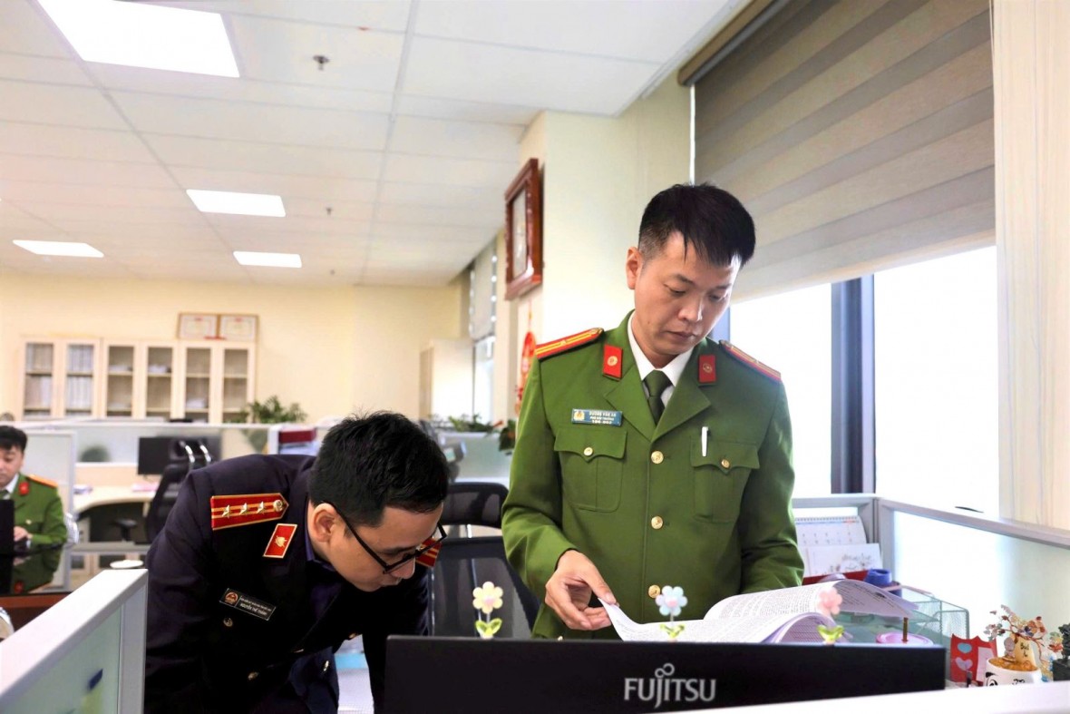 Khởi tố 02 cán bộ thuộc Cơ quan Thuế về tội “Nhận hối lộ”