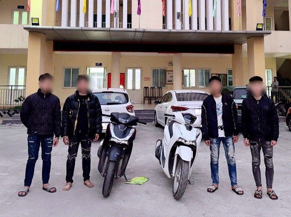 Ngăn chặn nhóm đối tượng mang hung khí đi trả thù bất thành, tìm người đi đường để chém Ngăn chặn nhóm đối tượng mang hung khí đi trả thù bất thành, tìm người đi đường để chém