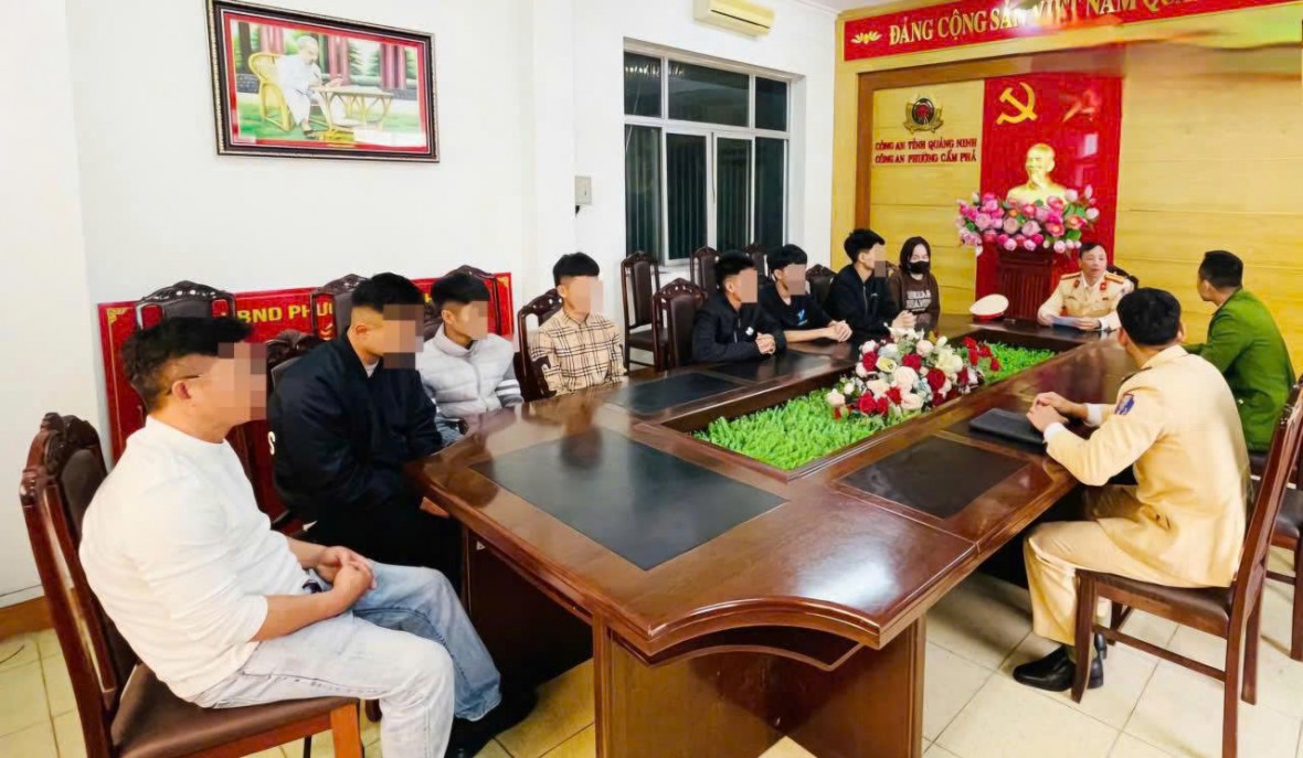 Triệu tập nhóm thiếu niên “bốc đầu”, livestream trên đường bao biển Quảng Ninh