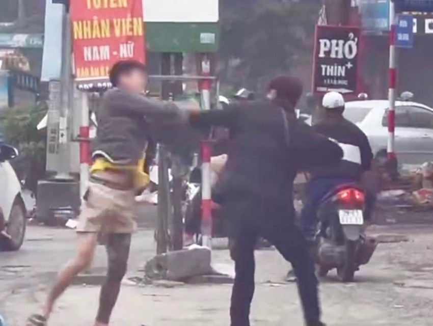 Hiện trường vụ ẩu đả được người dân ghi lại.