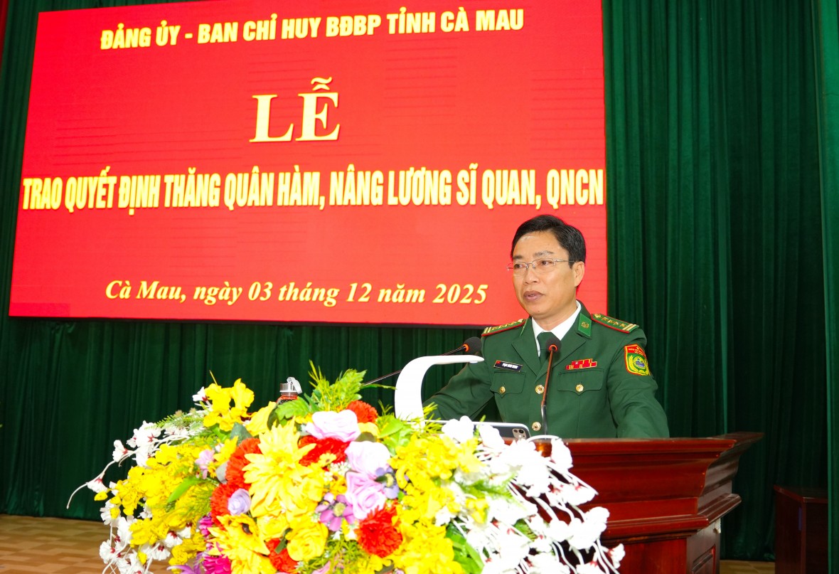 BĐBP Cà Mau trao Quyết định thăng quân hàm, nâng lương cho hơn 30 sĩ quan