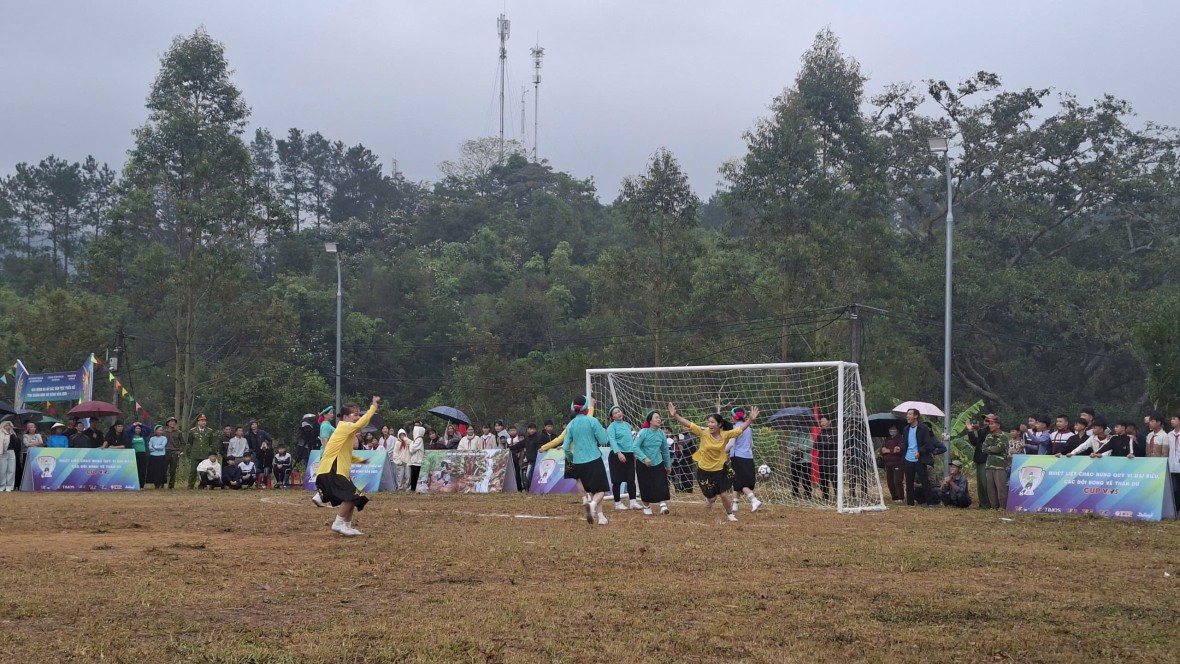 Quảng Ninh sôi động ngày hội bóng đá nữ các dân tộc tại Bình Liêu