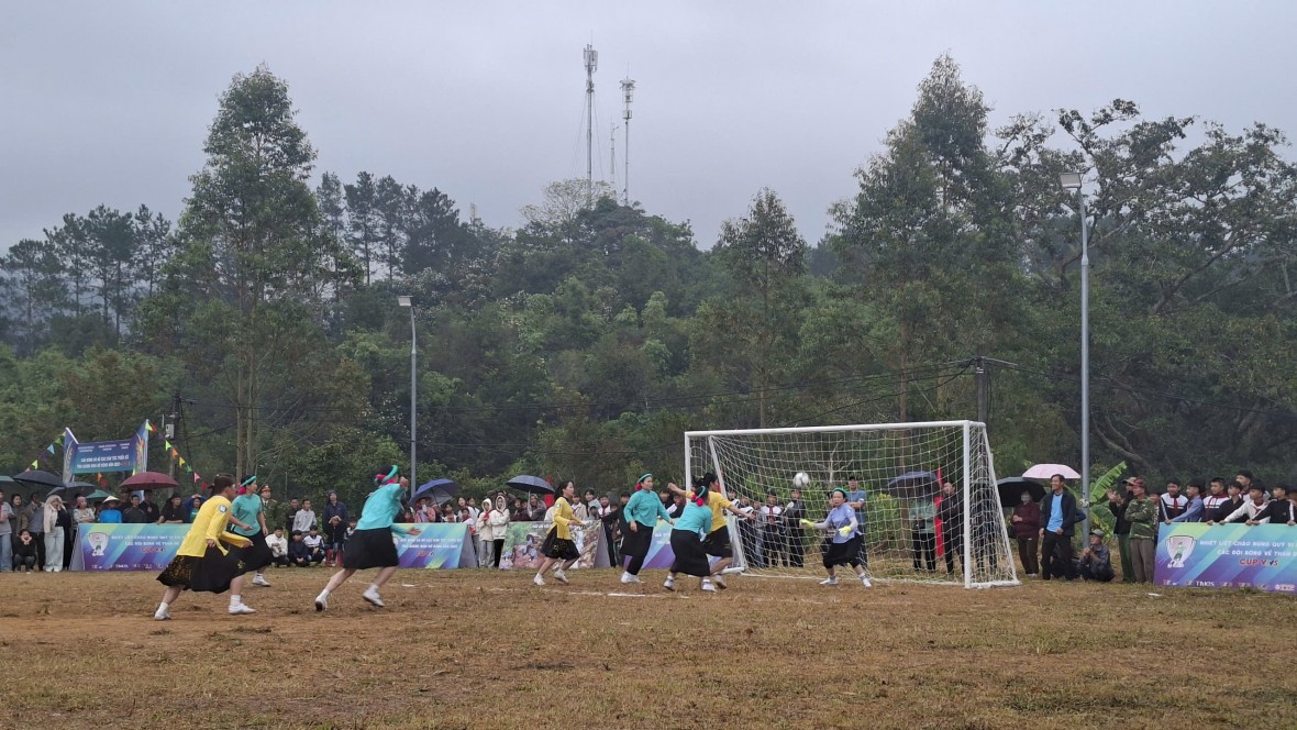 Quảng Ninh sôi động ngày hội bóng đá nữ các dân tộc tại Bình Liêu