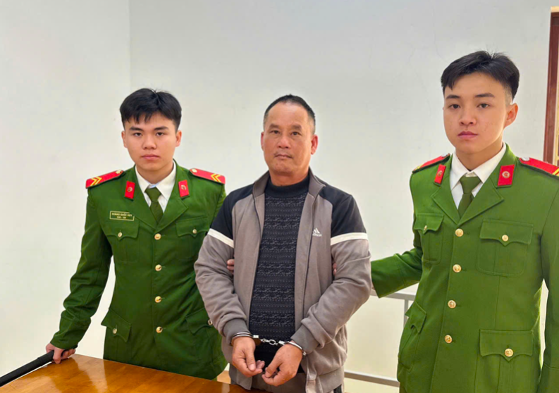 Đối tượng Đoàn Văn Sáng (áo xám) tại Cơ quan Công an. Đối tượng Đoàn Văn Sáng (áo xám) tại Cơ quan Công an.