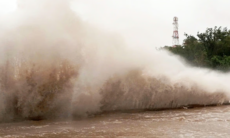 Áp thấp nhiệt đới có khả năng mạnh lên thành bão. Ảnh minh họa.