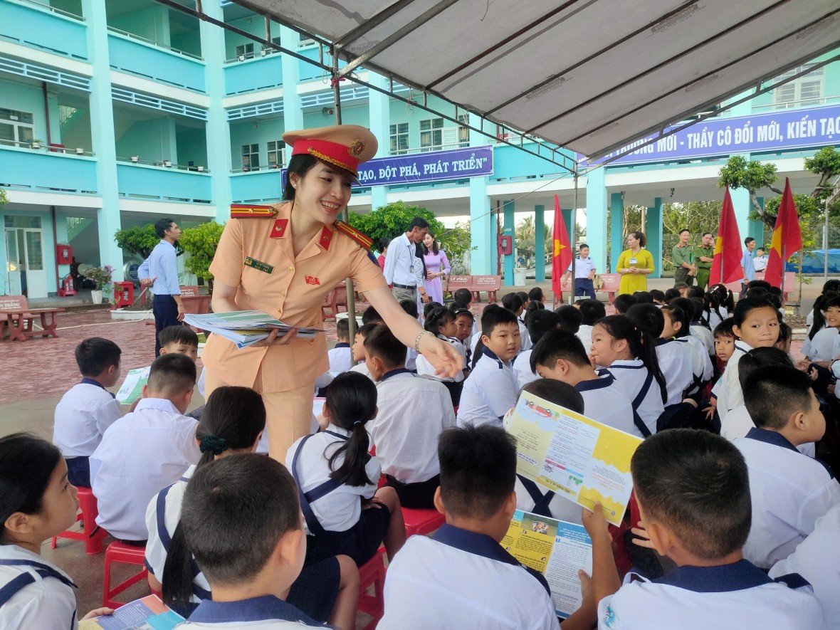 Cà Mau tăng cường xử lý vi phạm nồng độ cồn, nâng cao ý thức người tham gia giao thông