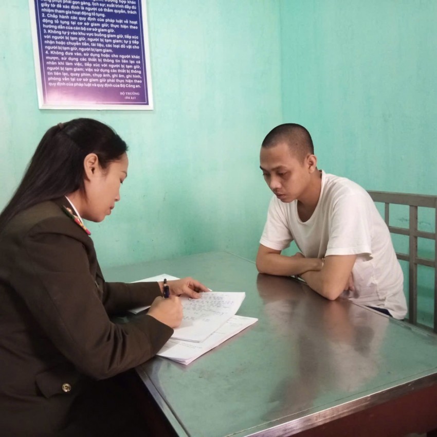 Bị can Mai Văn Tới làm việc với cơ quan điều tra. Bị can Mai Văn Tới làm việc với cơ quan điều tra.