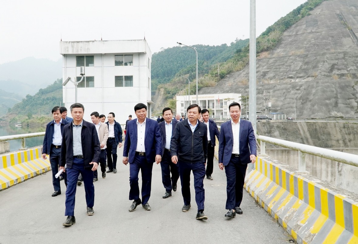 Thứ trưởng Bộ Nông nghiệp và Môi trường kiểm tra tiến độ dự án hệ thống kênh mương ở Phú Thọ Thứ trưởng Bộ Nông nghiệp và Môi trường kiểm tra tiến độ dự án hệ thống kênh mương ở Phú Thọ