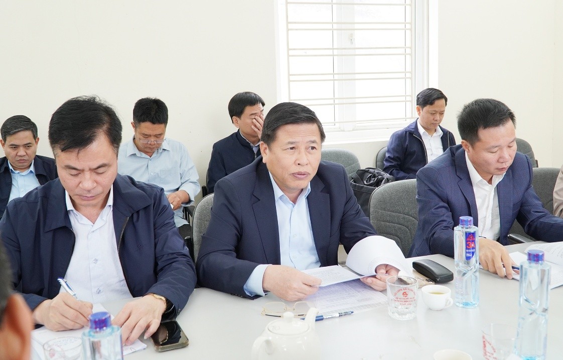 Thứ trưởng Bộ Nông nghiệp và Môi trường kiểm tra tiến độ dự án hệ thống kênh mương ở Phú Thọ Thứ trưởng Bộ Nông nghiệp và Môi trường kiểm tra tiến độ dự án hệ thống kênh mương ở Phú Thọ