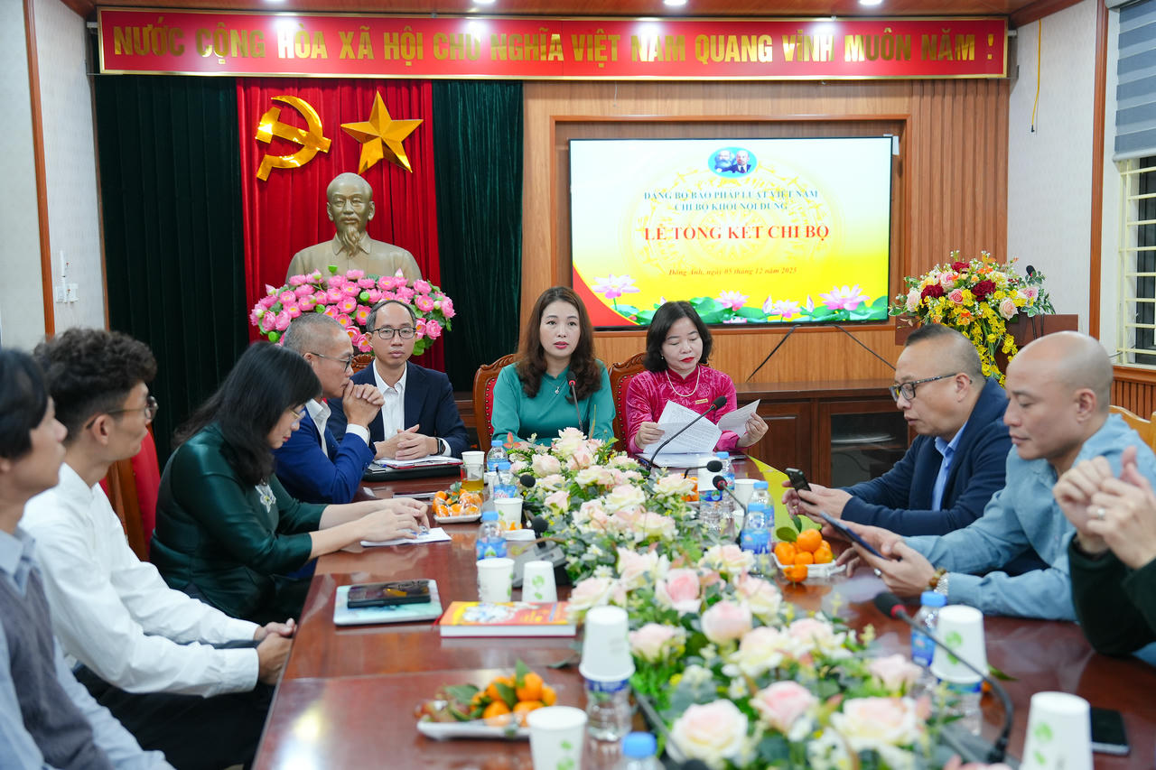 To&agrave;n cảnh họp tổng kết Chi bộ Khối Nội dung.