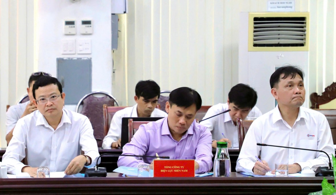 Khắc phục nhanh sự cố điện Phú Quốc, sẵn sàng ngầm hóa lưới điện nhằm chuẩn bị hạ tầng kỹ thuật hiện đại phục vụ APEC 2027 Khắc phục nhanh sự cố điện Phú Quốc, sẵn sàng ngầm hóa lưới điện nhằm chuẩn bị hạ tầng kỹ thuật hiện đại phục vụ APEC 2027