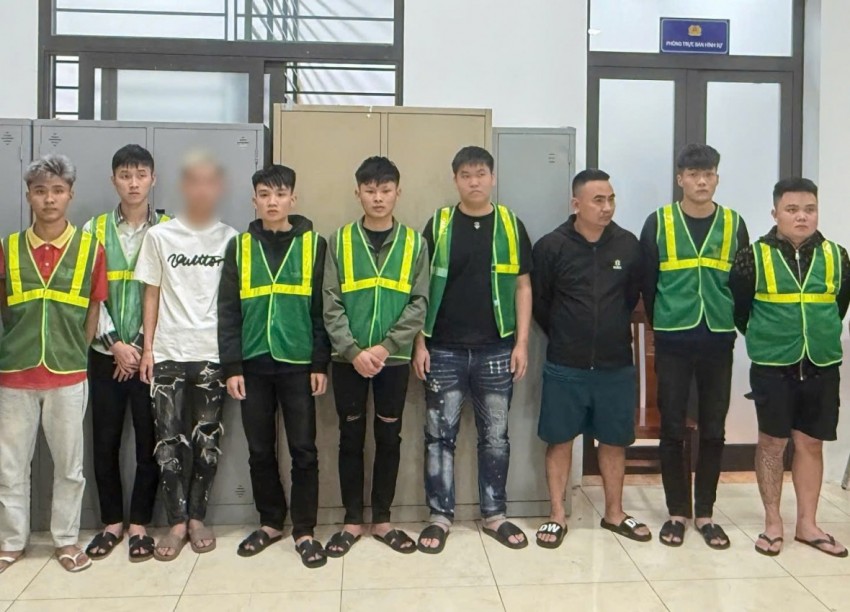 Các đối tượng tại cơ quan công an.