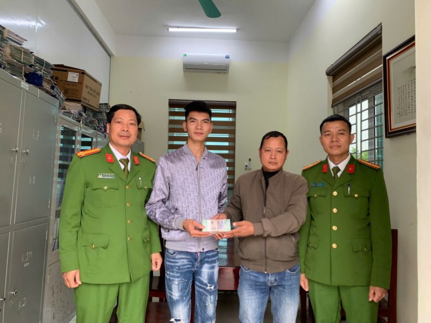 Bất ngờ nhận được 200 triệu đồng, người đàn ông lập tức trình báo Công an