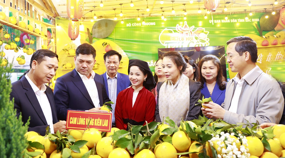 Lễ hội Trái cây tỉnh Bắc Ninh năm 2025 với chủ đề “Trái cây Bắc Ninh – Tinh hoa nông sản Việt” có gần 200 gian hàng tham gia. (Ảnh: Cổng TTĐT tỉnh Bắc Ninh). 