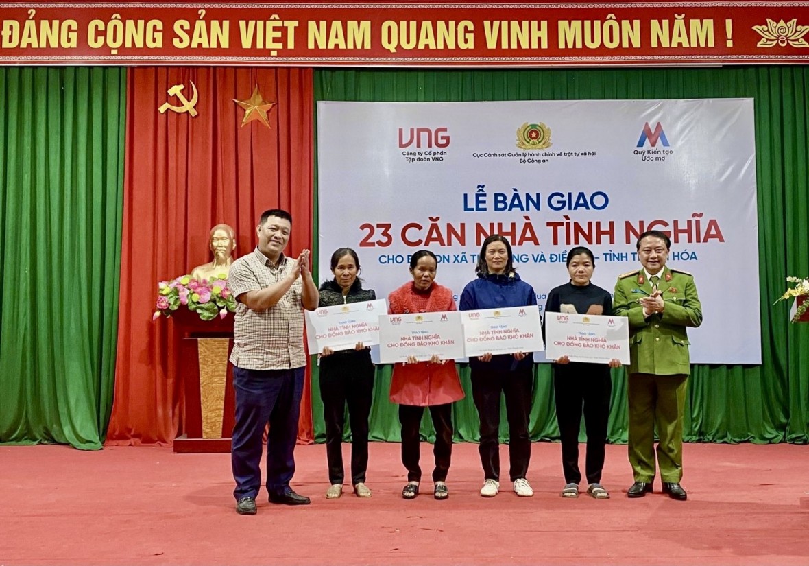 Trao tặng 23 căn nhà tình nghĩa cho các gia đình có hoàn cảnh đặc biệt khó khăn tại Thanh Hóa