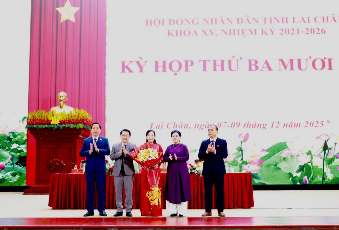 Bà Tẩn Thị Quế được bầu giữ chức Phó Chủ tịch HĐND tỉnh Lai Châu