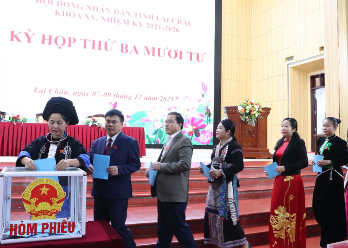 Bà Tẩn Thị Quế được bầu giữ chức Phó Chủ tịch HĐND tỉnh Lai Châu