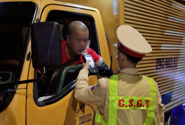 Hà Nội xử lý 129 trường hợp vi phạm nồng độ cồn, phạt gần 750 triệu đồng