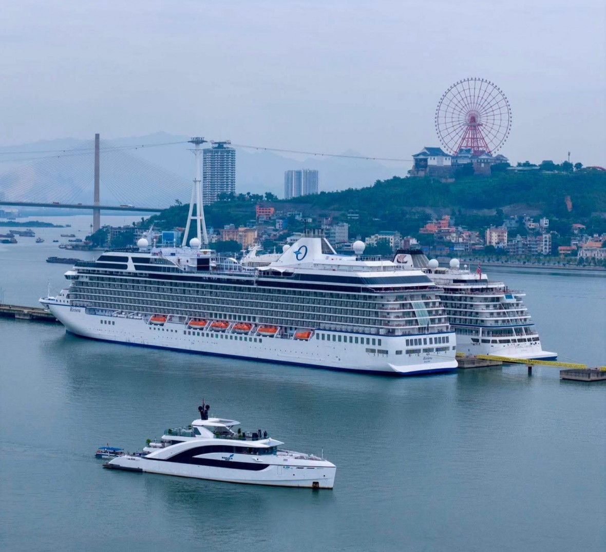 Quảng Ninh hướng tới mốc 21 triệu lượt khách, doanh thu du lịch bứt phá Quảng Ninh hướng tới mốc 21 triệu lượt khách, doanh thu du lịch bứt phá