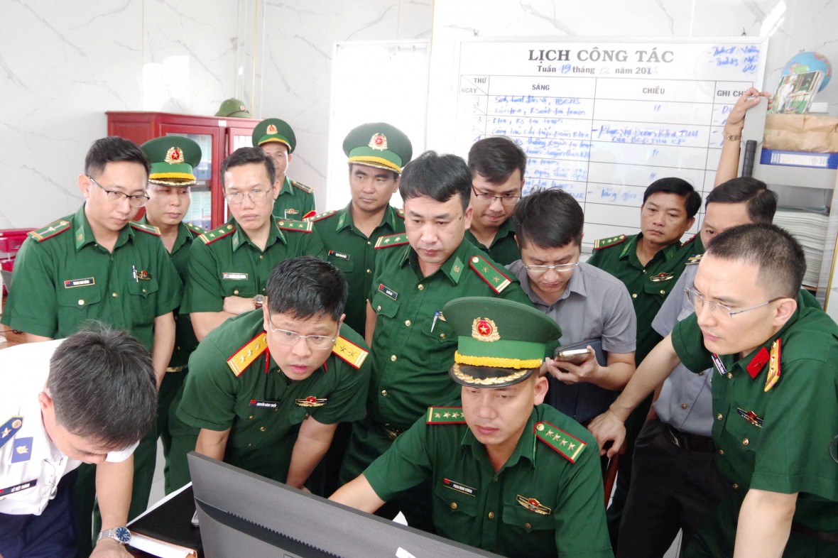 Đoàn công tác Bộ Quốc phòng kiểm tra công tác chống khai thác IUU tại Cà Mau Đoàn công tác Bộ Quốc phòng kiểm tra công tác chống khai thác IUU tại Cà Mau