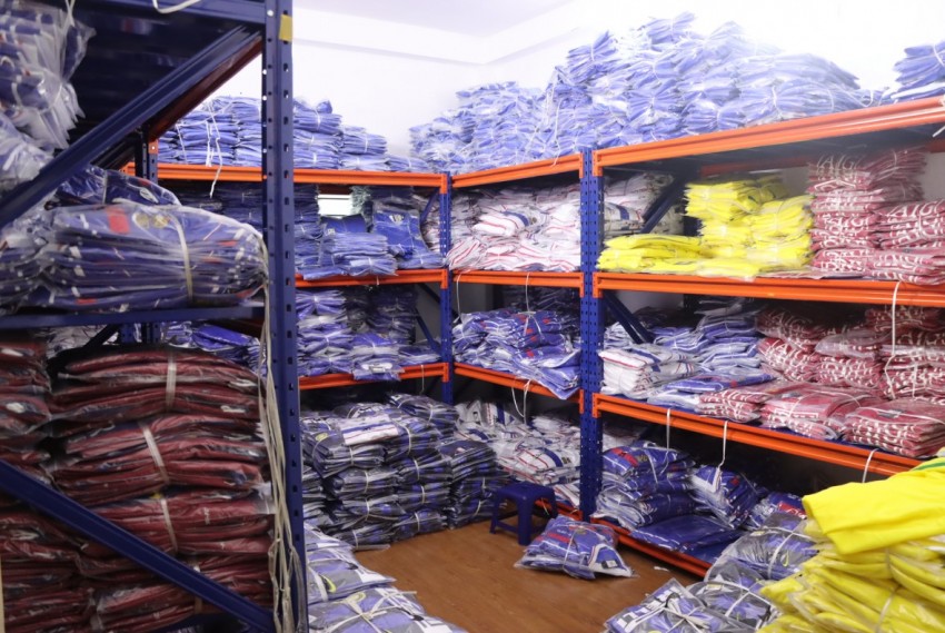 Phát hiện gần 6.500 bộ quần áo nghi giả nhãn hiệu trên địa bàn TP Hà Nội Phát hiện gần 6.500 bộ quần áo nghi giả nhãn hiệu trên địa bàn TP Hà Nội