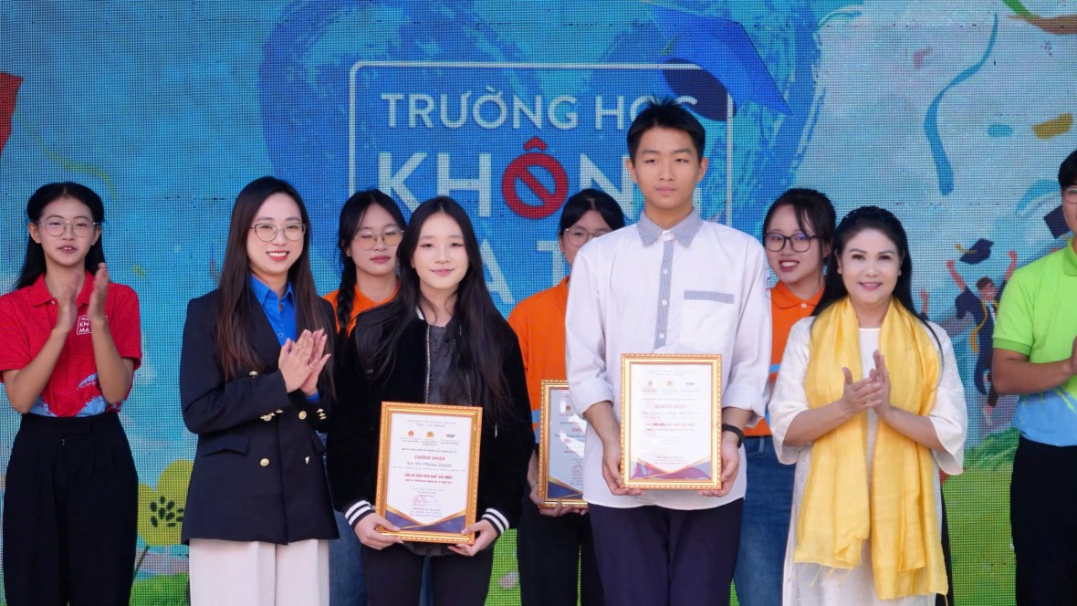 Gala chương trình 'Trường học không ma túy' Mùa 3 năm 2025: Hành trình xuyên Việt rực rỡ 