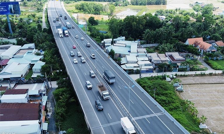 Thủ tướng yêu cầu hoàn thành mục tiêu đưa vào khai thác ít nhất 3.000 km đường bộ cao tốc