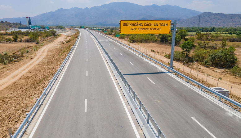 Thủ tướng yêu cầu các công trình, dự án quan trọng quốc gia phải hoàn thành đúng tiến độ Thủ tướng yêu cầu các công trình, dự án quan trọng quốc gia phải hoàn thành đúng tiến độ