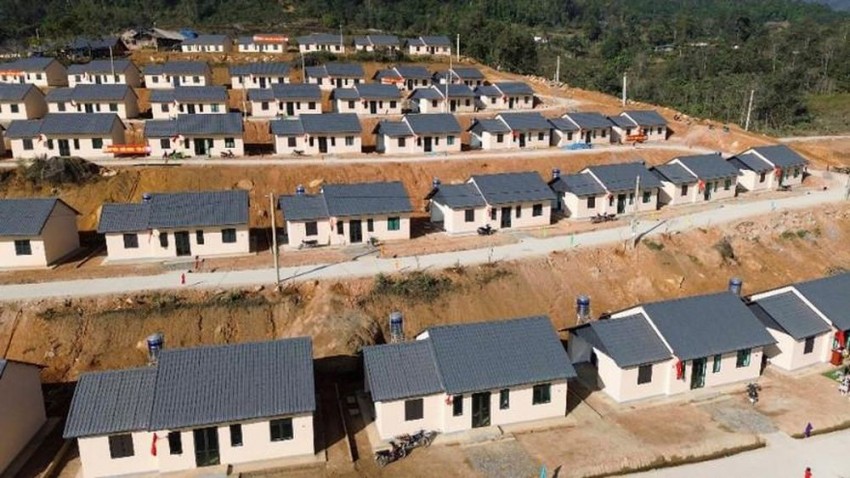 Bàn giao 60 căn nhà tái định cư cho người dân vùng lũ xã Dền Sáng Bàn giao 60 căn nhà tái định cư cho người dân vùng lũ xã Dền Sáng