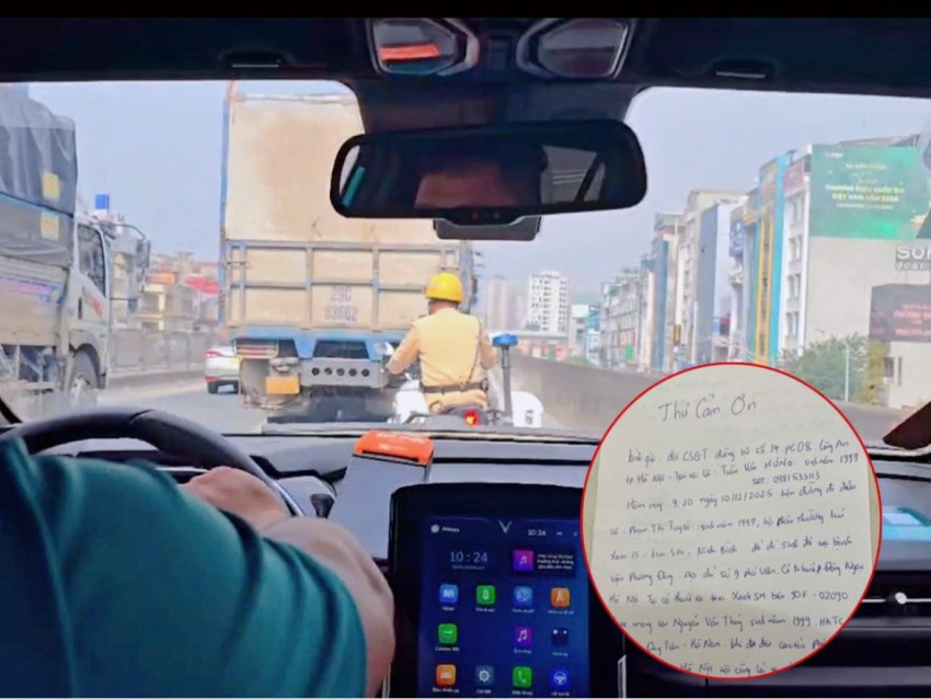 CSGT Hà Nội mở đường, hỗ trợ kịp thời xe chở sản phụ đến bệnh viện an toàn.