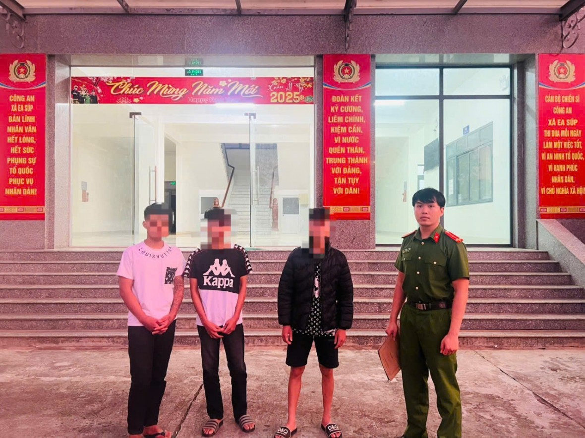 Tạm giữ 3 thiếu niên đánh người cướp tài sản ở Đắk Lắk Tạm giữ 3 thiếu niên đánh người cướp tài sản ở Đắk Lắk