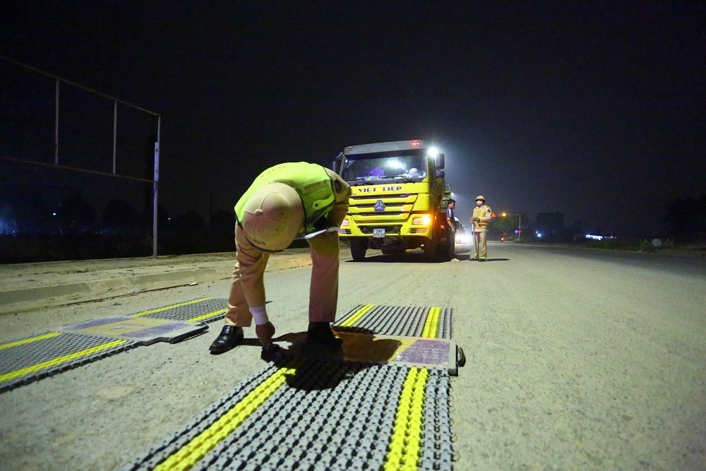 CSGT Hà Nội xử phạt hơn 1.000 xe tải vi phạm quá khổ, quá tải