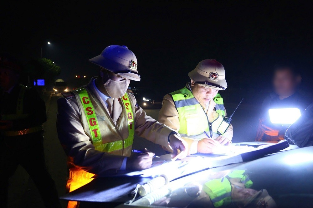 CSGT Hà Nội xử phạt hơn 1.000 xe tải vi phạm quá khổ, quá tải