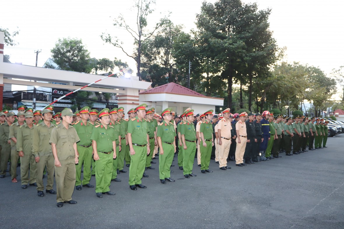 Công an Cà Mau ra quân cao điểm tấn công, trấn áp tội phạm, bảo đảm ANTT các sự kiện lớn cuối năm