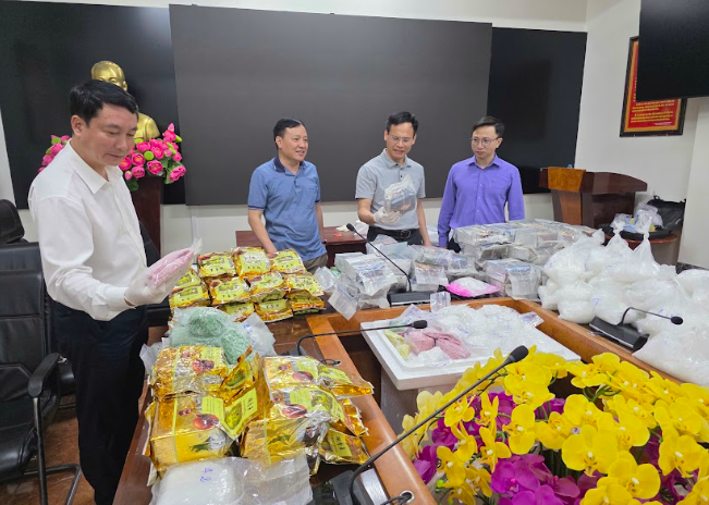 Triệt phá ổ nhóm ma tuý cực lớn, xuyên quốc gia với giao dịch lên đến 1.500 tỷ đồng Triệt phá ổ nhóm ma tuý cực lớn, xuyên quốc gia với giao dịch lên đến 1.500 tỷ đồng