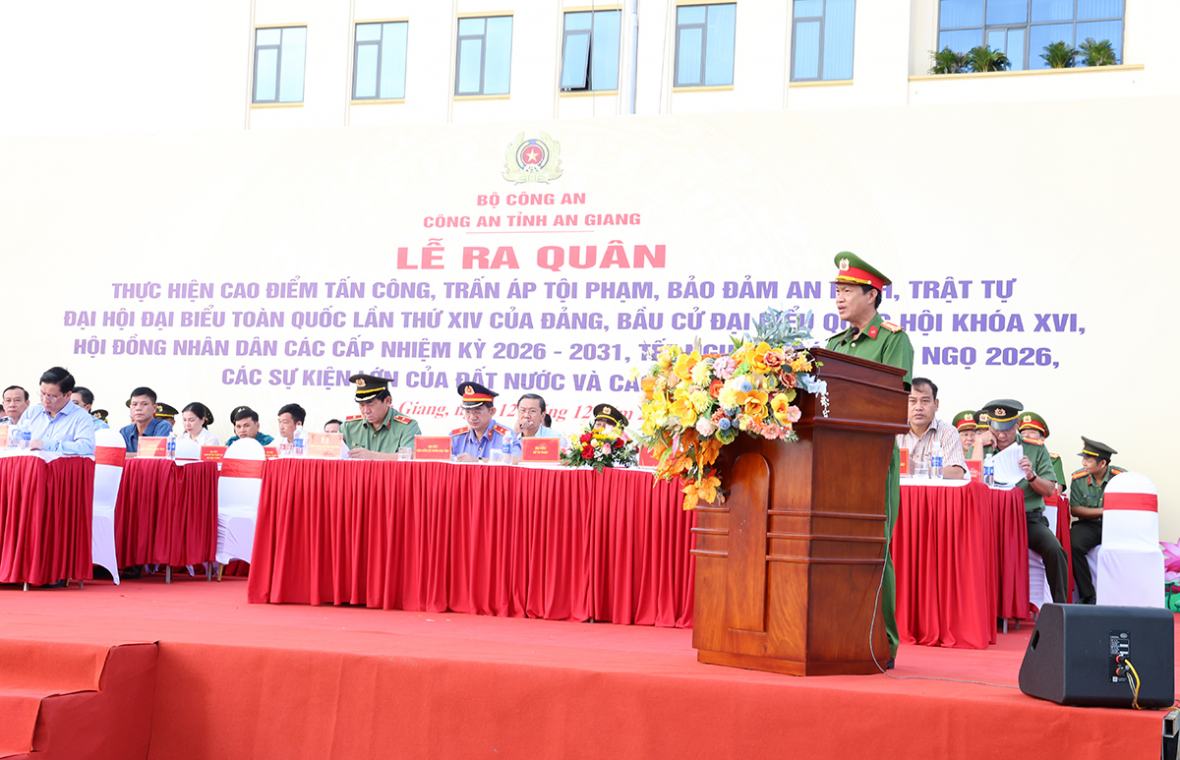 Công an tỉnh An Giang ra quân cao điểm tấn công trấn áp tội phạm, bảo đảm ANTT dịp cuối năm Công an tỉnh An Giang ra quân cao điểm tấn công trấn áp tội phạm, bảo đảm ANTT dịp cuối năm